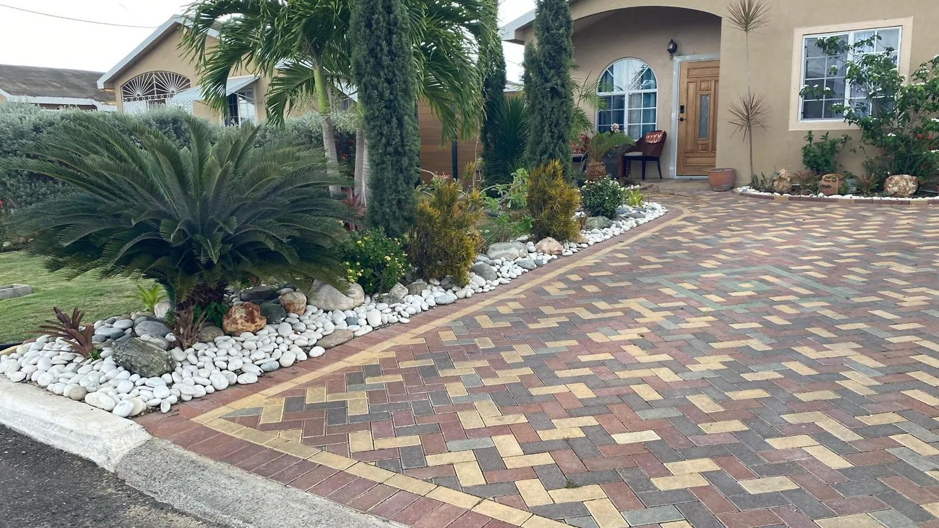 Villa Phoenix Garden Inn Portmore