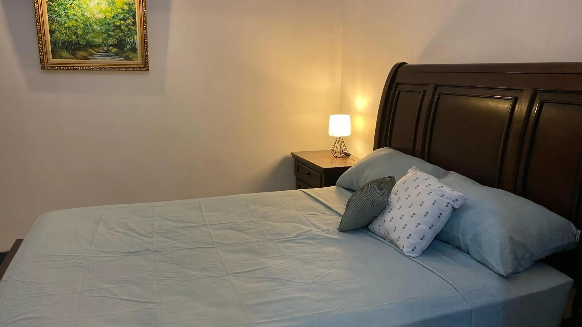 Phoenix Garden Inn Portmore Villa